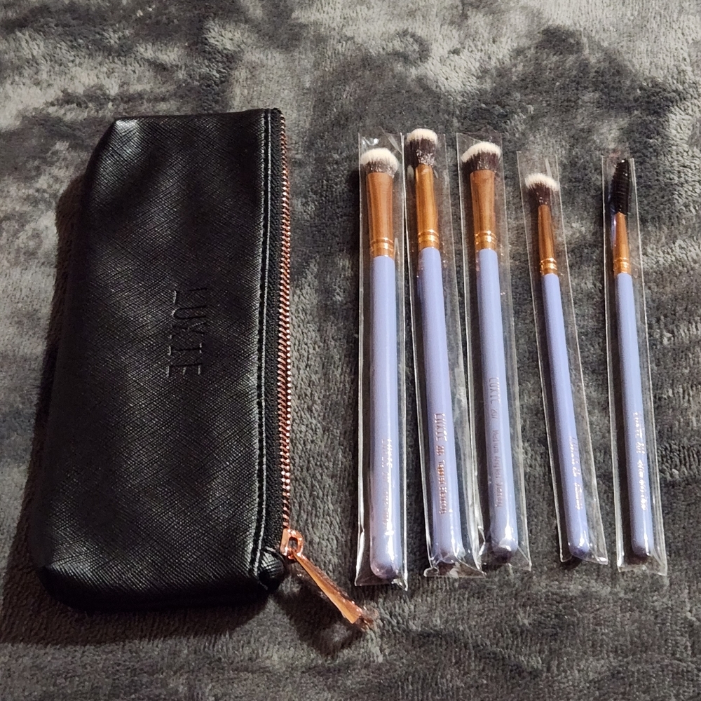 Luxie Powder Blue Makeup Brushes set of 5